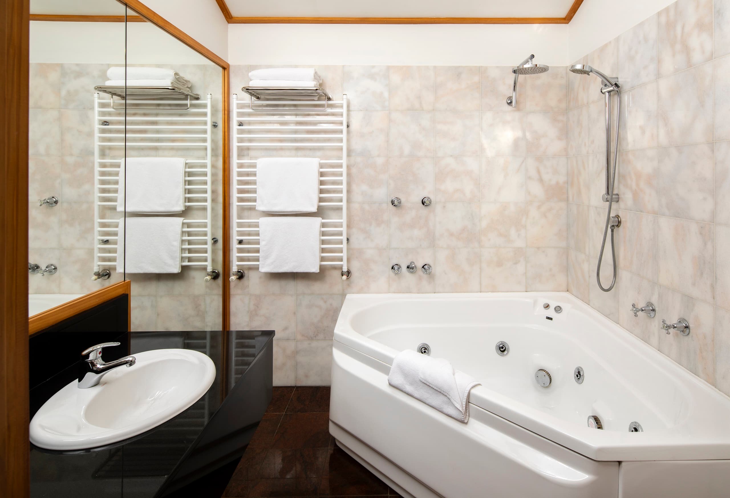 Garden Bungalow Bathroom